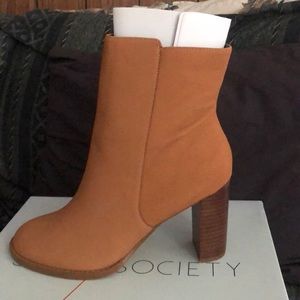 Women’s short boots